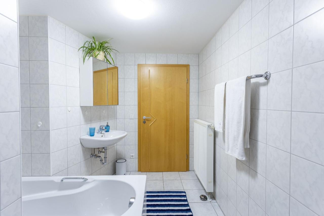Gästezimmer 20 Min. Zur Messe&stadtzentrum Apartment *